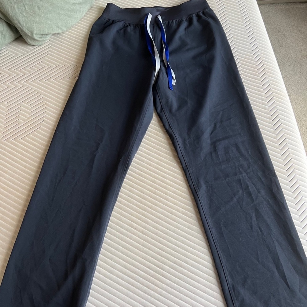 FIGS basic high waisted Livingston scrubs